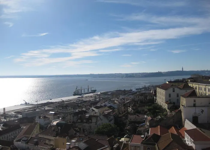 Alfama Cozy Loft Appartement *